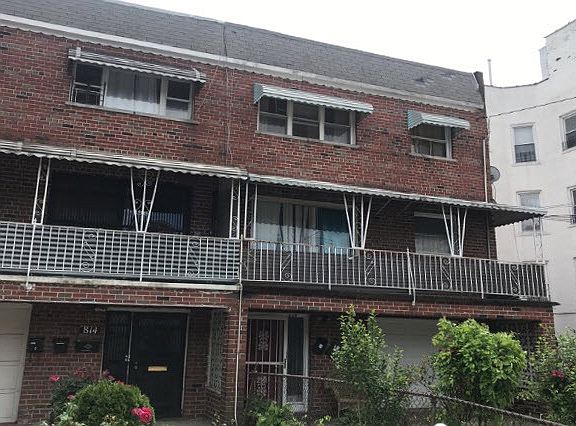 3rd image of 812 E 225th St
