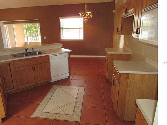 4th image of 1807 Ashton Dr E