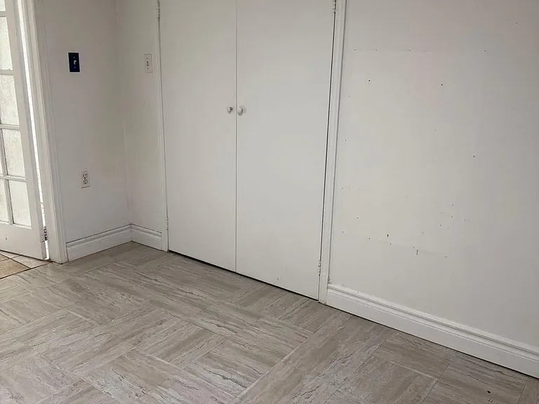 80 Vanbrugh Ave #BASEMENT — Photo 12