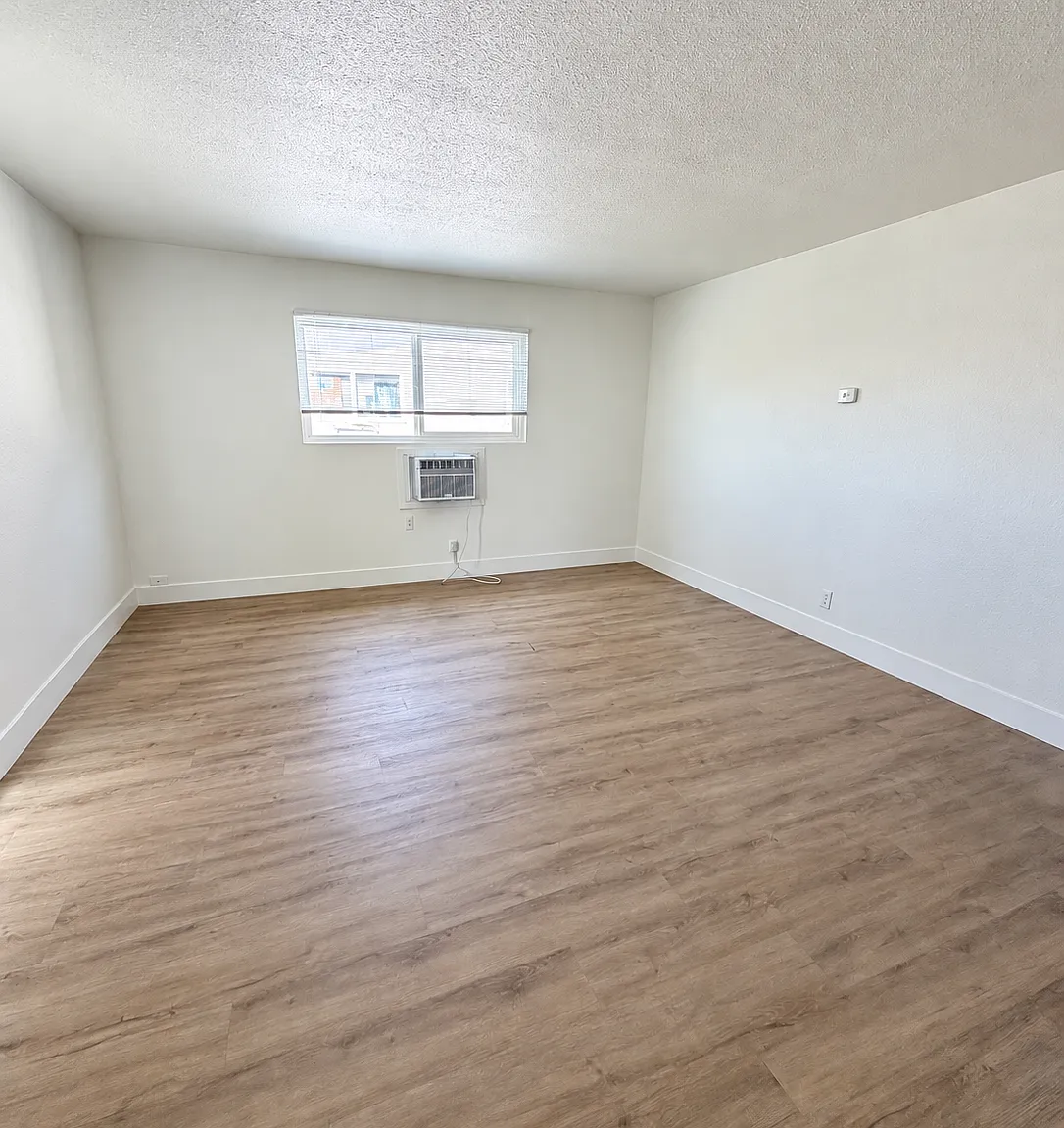 2 bed, 890 sqft, $2,050 — Photo 2