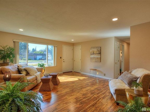 Looking from entrance of kitchen towards the front door.  You won't find any popcorn ceilings in this beautiful home!