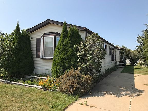 2nd image of 919 Pembrooke Ln