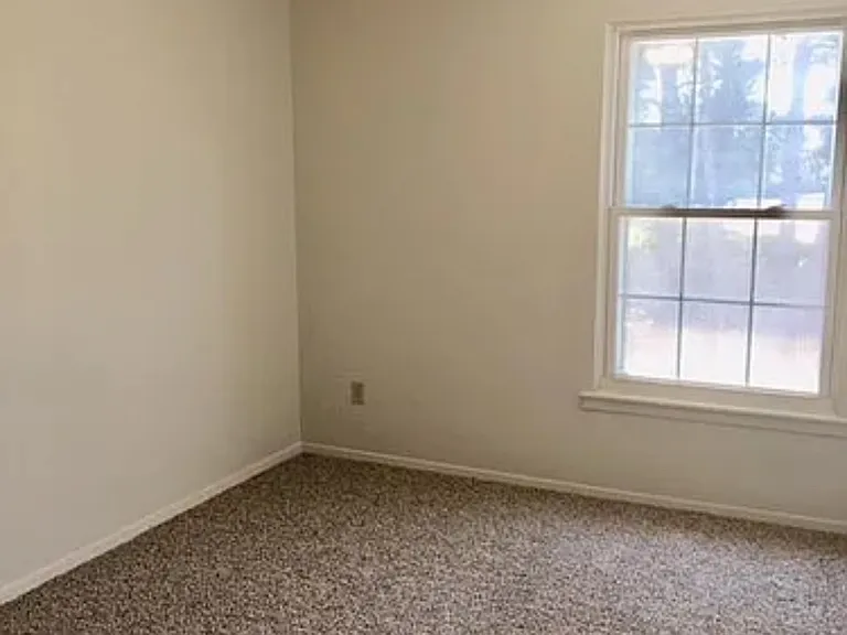 9007 Clusters Dr — Photo 2