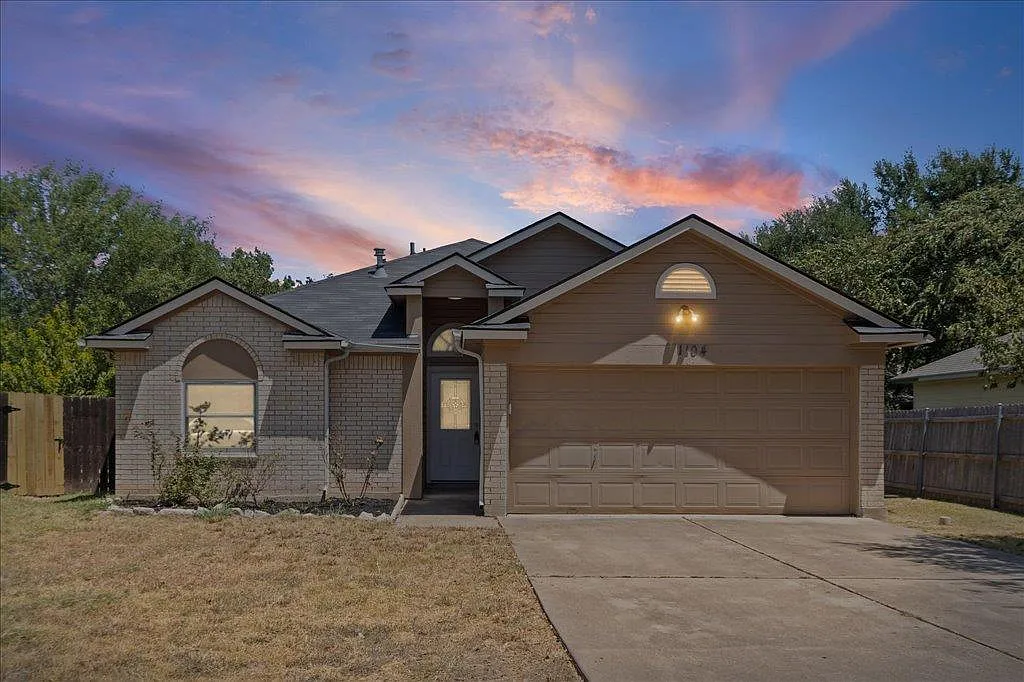 3 bed, 2.0 bath, 1024 sqft, $1,725 — Photo 1