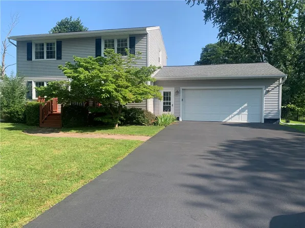 36 Galway Dr, Rochester, NY 14623