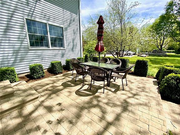 4th image of 146 Harrison Dr