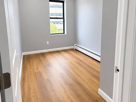 5th image of 224 S Orange Ave