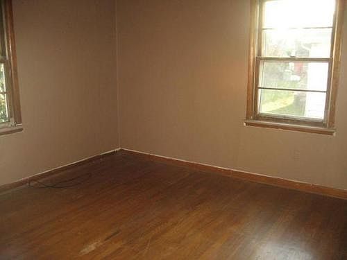 5th image of 123 Bruce St