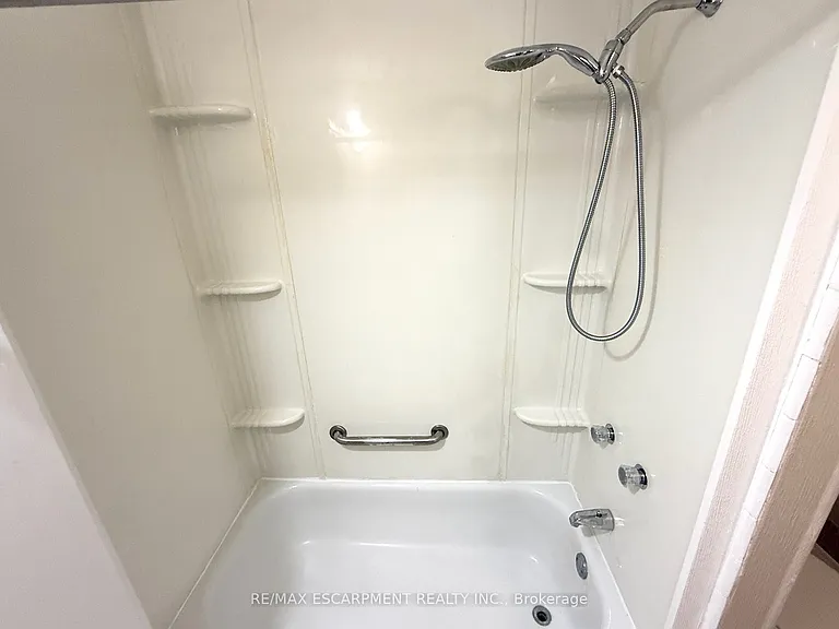 17 Lyons Ave #2 — Photo 6