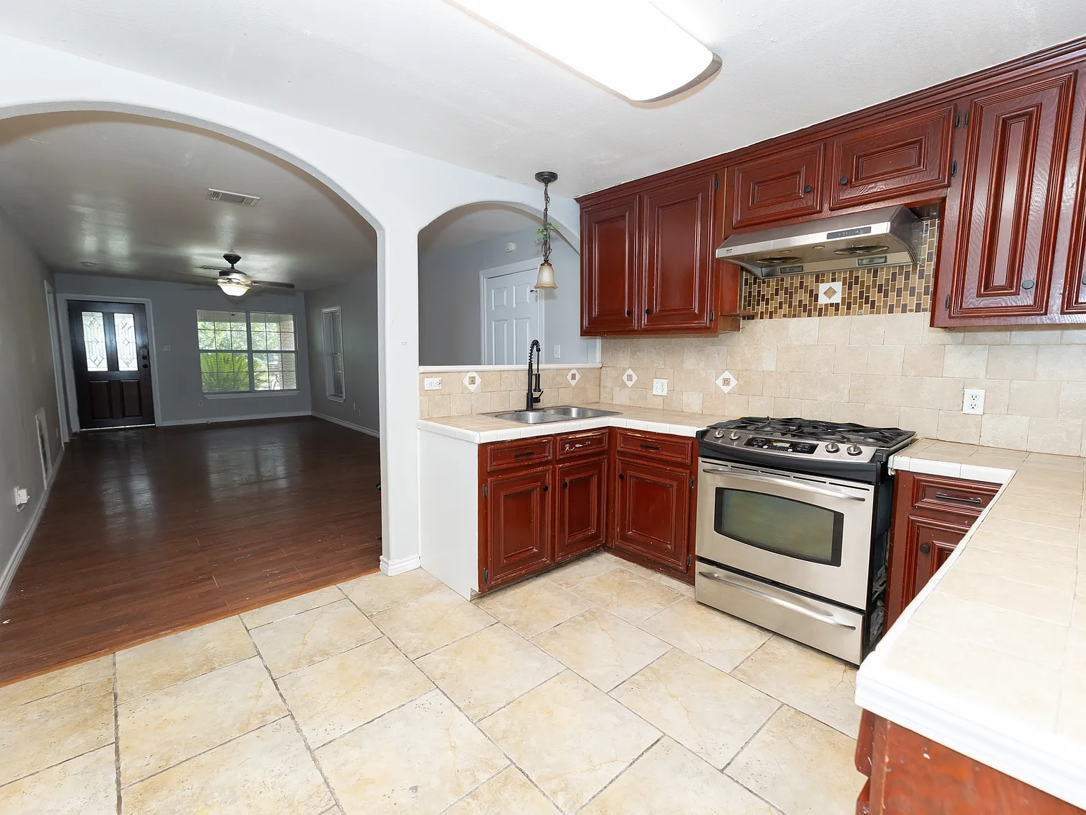 318 W Avenue B — Photo 4