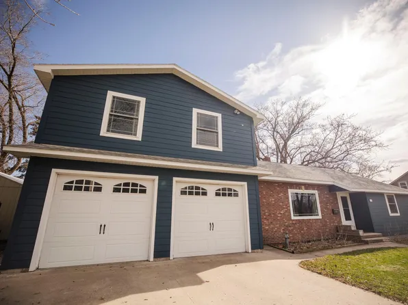 507 W 11th St, Morris, MN 56267