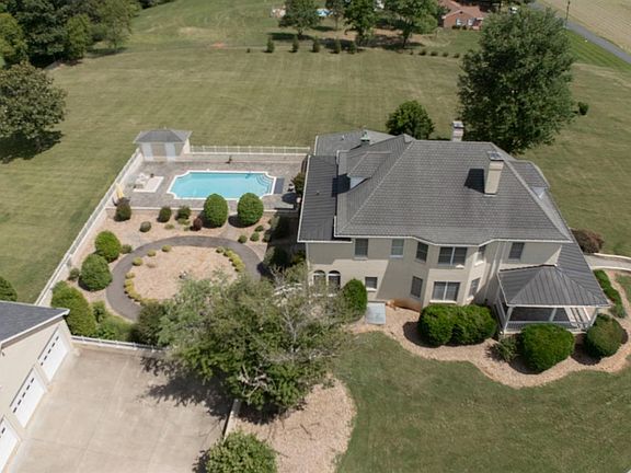 3rd image of 4059 Lowry Rd