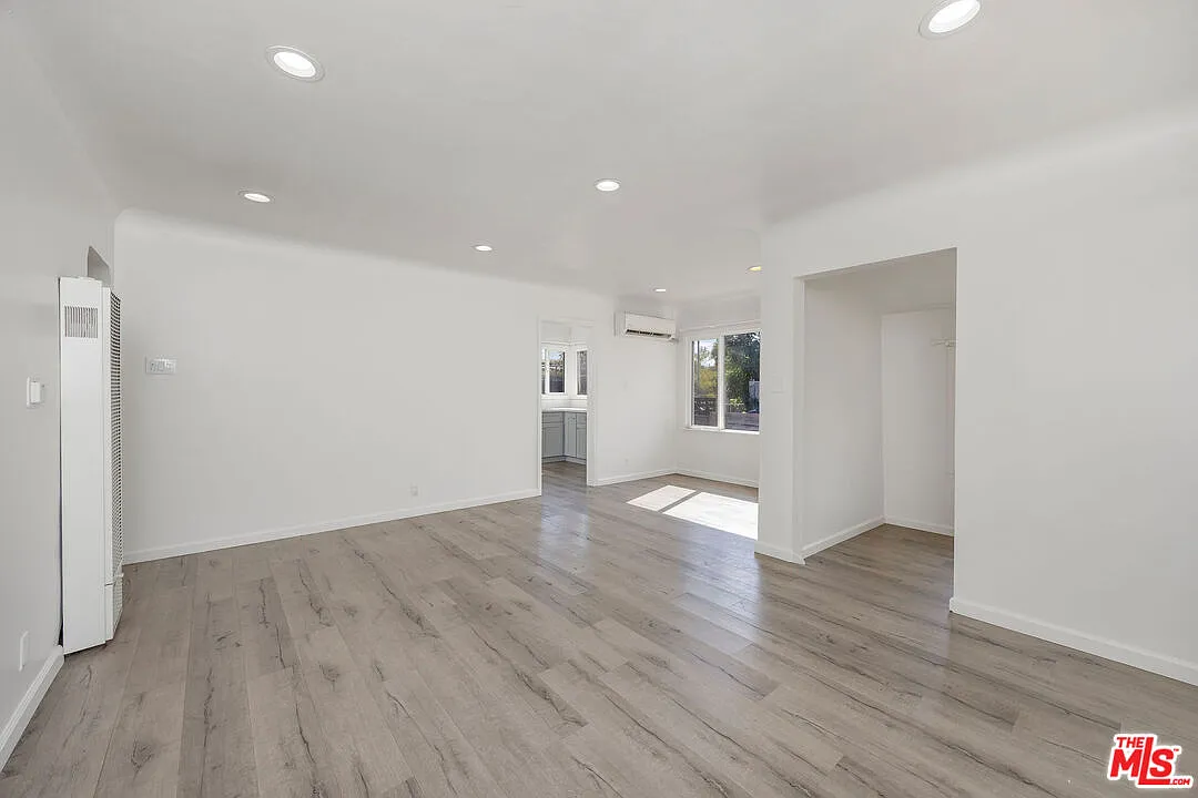 2 bed, 1.0 bath, 950 sqft, $3,395 — Photo 2