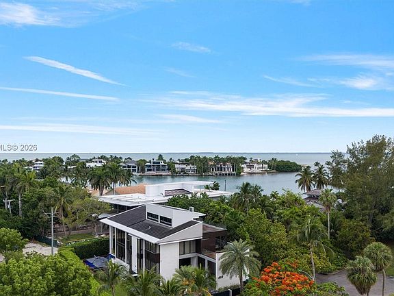 2nd image of 610 Harbor Cir