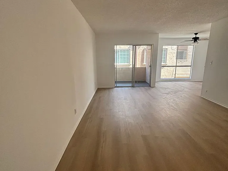 079 - 1306 N Columbus — Photo 11