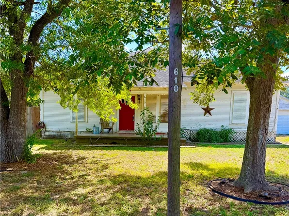 610 Burton St, Woodsboro, TX 78393