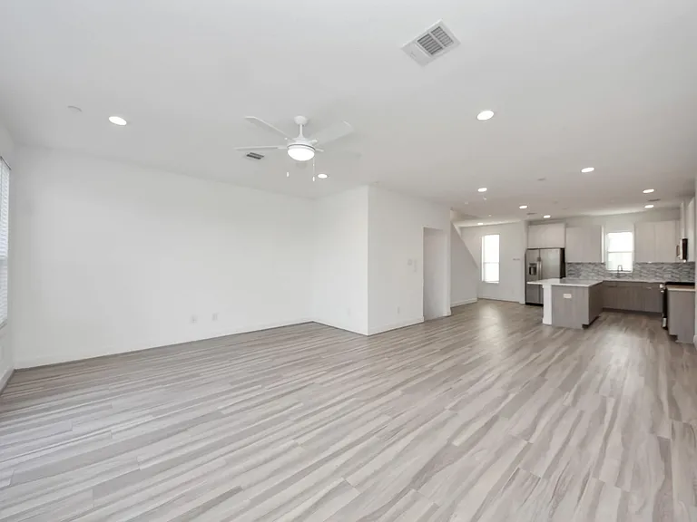 18716 Centro Main St #B — Photo 15
