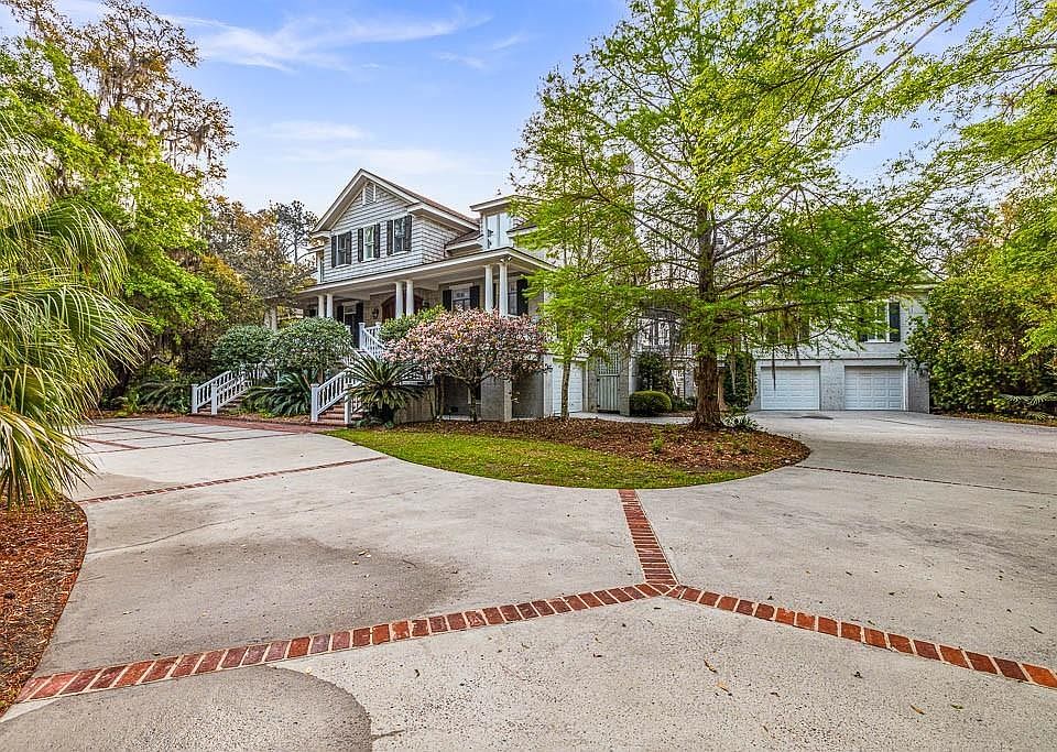 1st image of 102 Dudley Ln