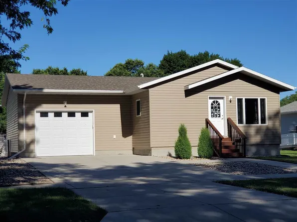 505 Linn St, Yankton, SD 57078