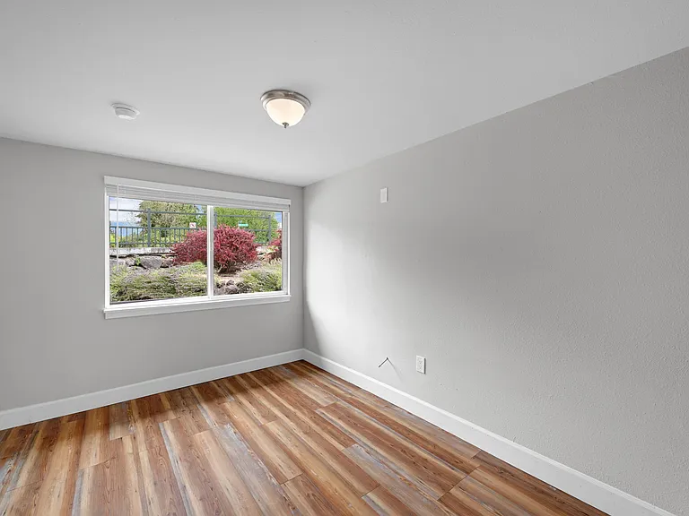 1021 NE 175th St — Photo 30