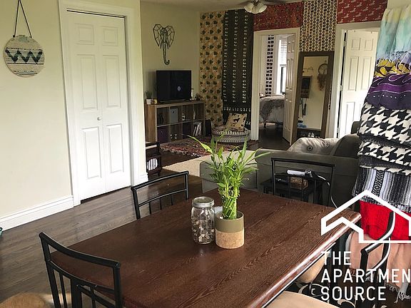 2nd image of 3839 N Greenview Ave APT 3W