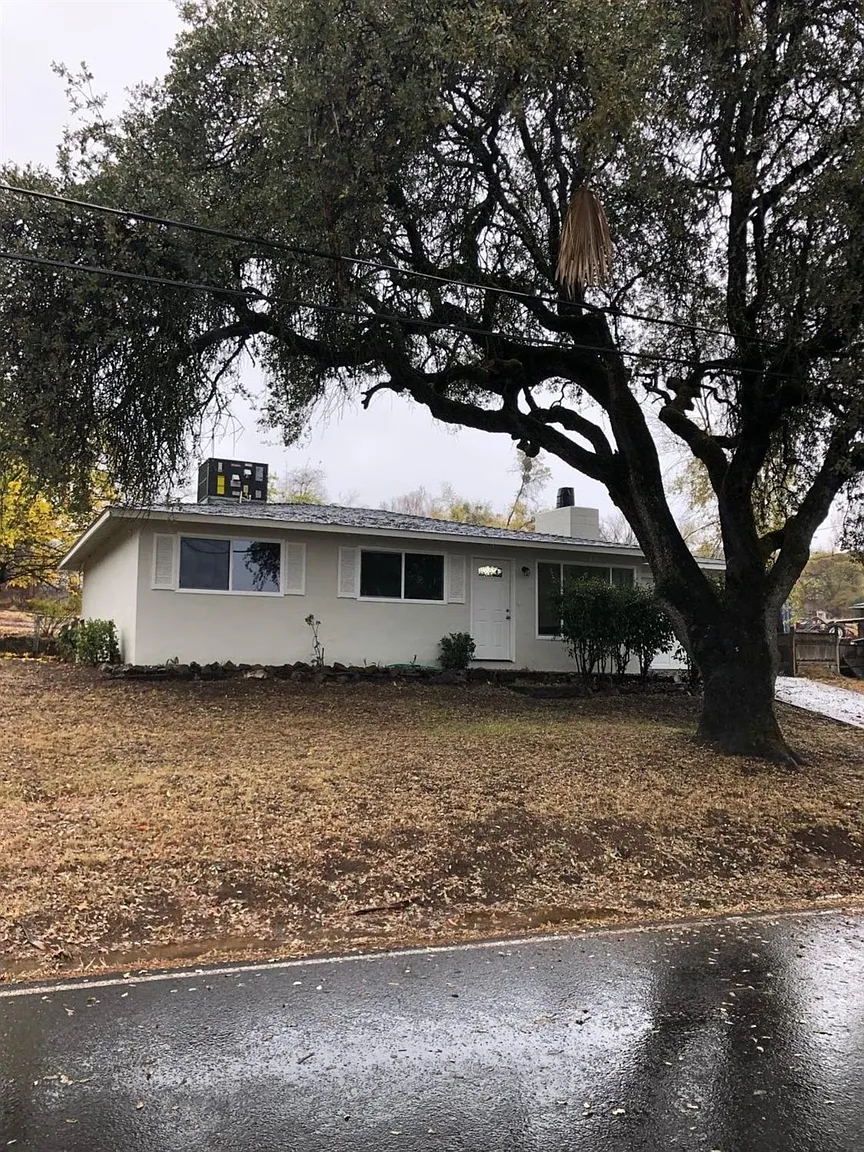 265 Oak St photo 1