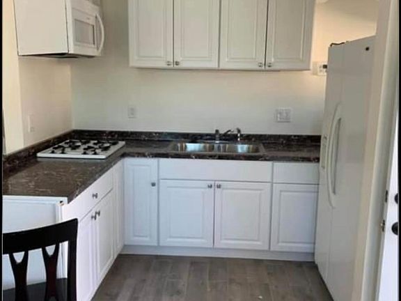 2nd image of 24105 Hamlin St