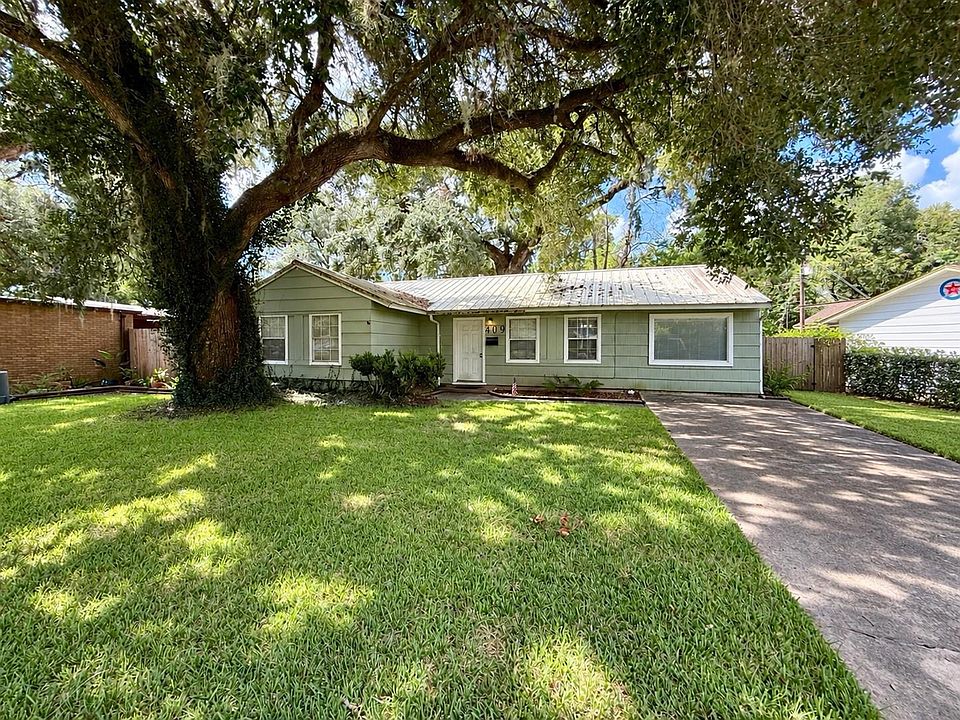 1st image of 409 Oak Dr