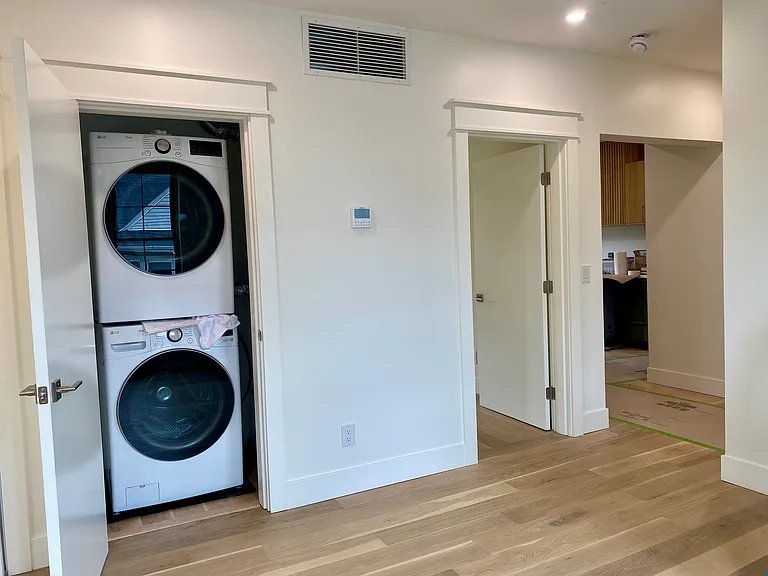 240 Camp St #2 — Photo 2