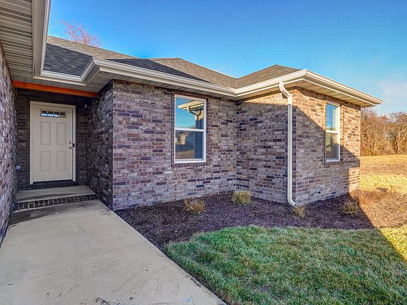 4th image of 215 W Canterbury Lane