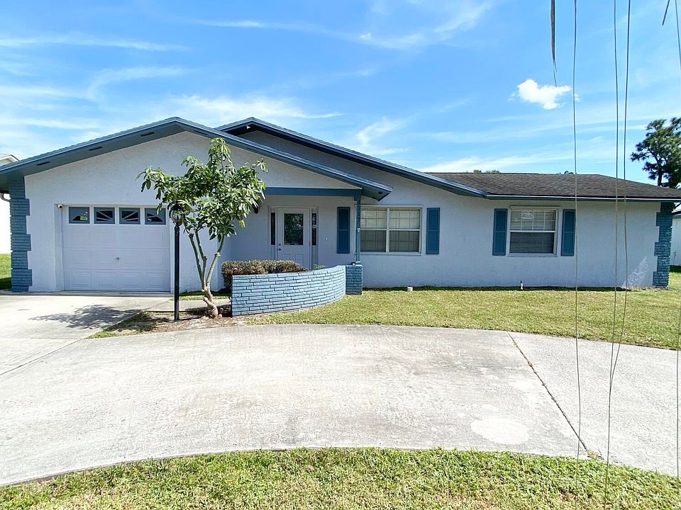 1st image of 1117 SE Airoso Boulevard