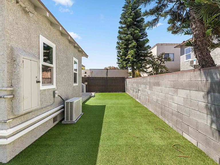 3369 Cerritos Ave — Photo 20