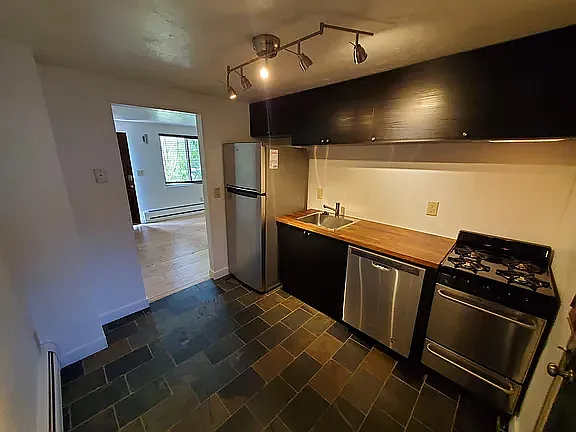 403 23rd St #8 — Photo 5