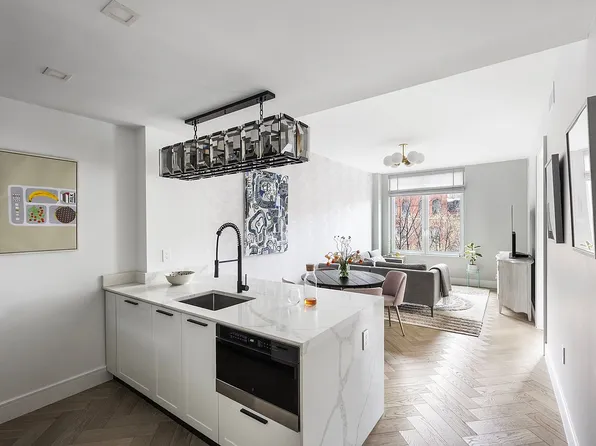 101 E 2nd St #5D, New York, NY 10009