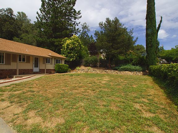 3rd image of 581 N Circle Dr