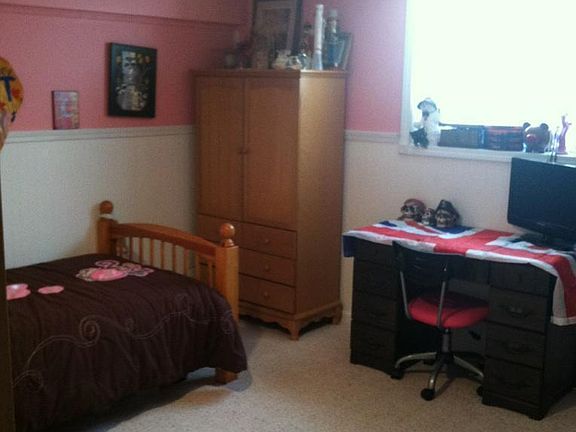 3rd image of 409 Williams St
