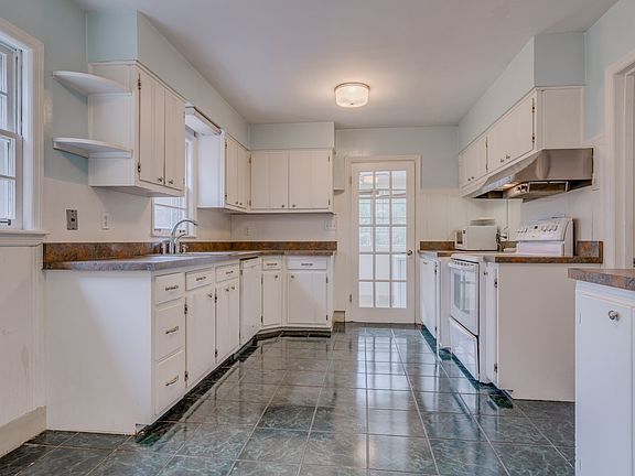 4th image of 4311 Charleswood Ave