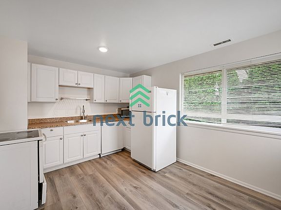 4th image of 701 S Kenyon St #701