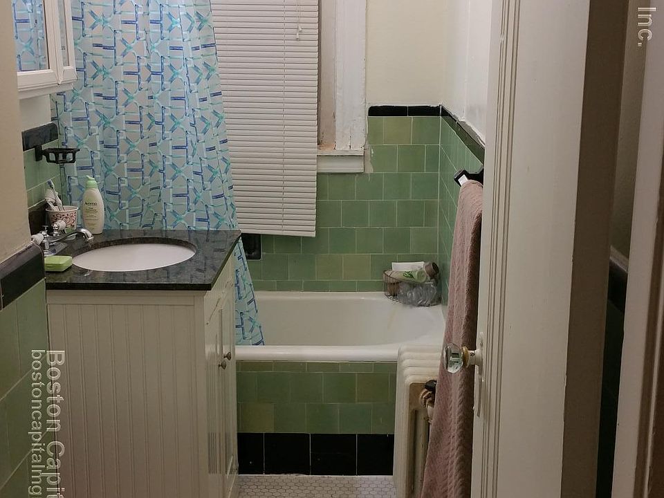 2nd image of 2001 Commonwealth Ave APT 12