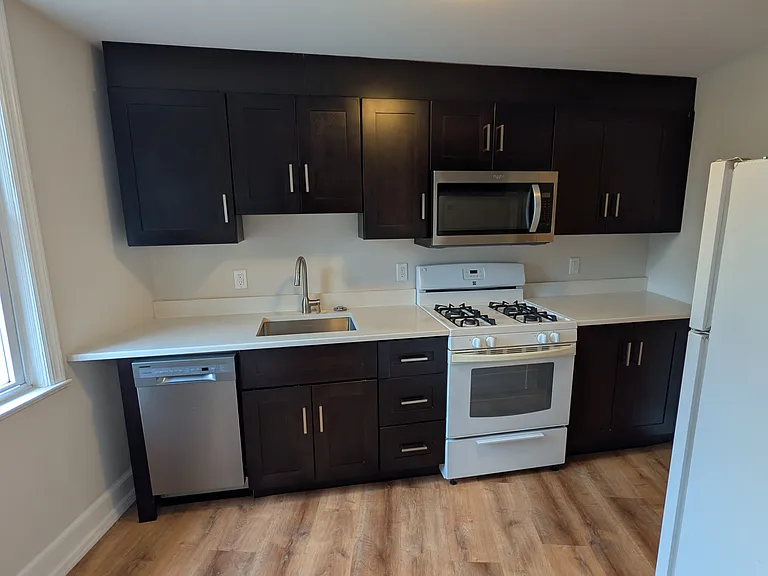700 Bloomfield Ave #A — Photo 2