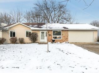 6910 Brentwood Dr NE, Cedar Rapids, IA 52402