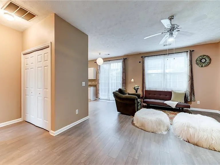 224 Harmony Ct — Photo 3