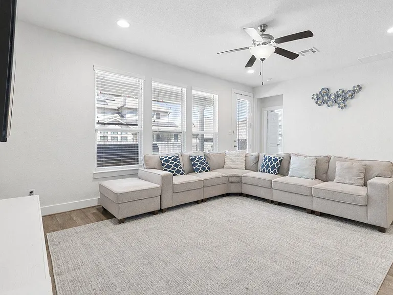 3816 Bow Perch St — Photo 3