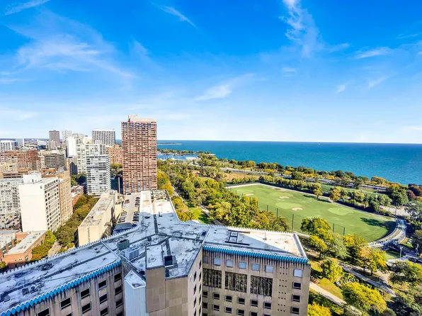 2800 N Lake Shore Dr, Chicago, IL