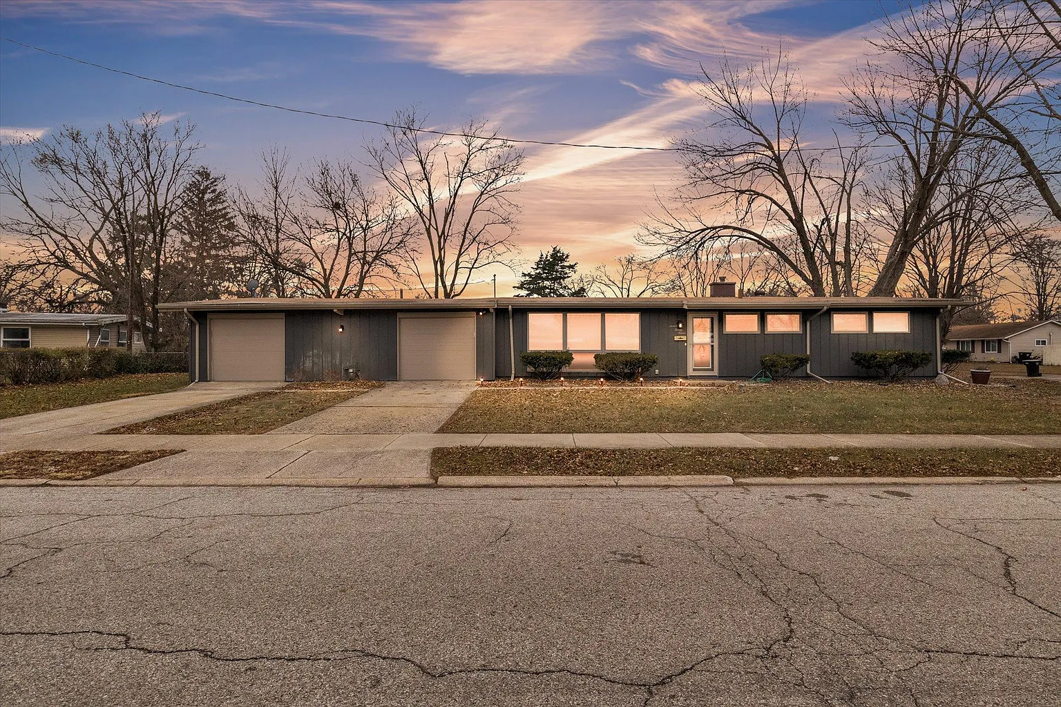 727 Whitehall Dr photo 1