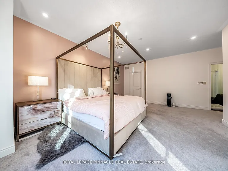 1504 Yellow Rose Cir #UPPER — Photo 23