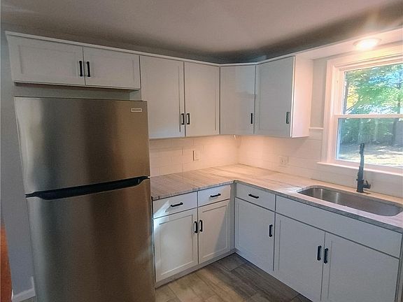 4th image of 705 Palmer Dr