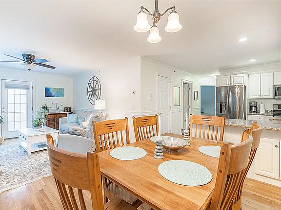 Open-concept floorplan with living, dining, kitchen