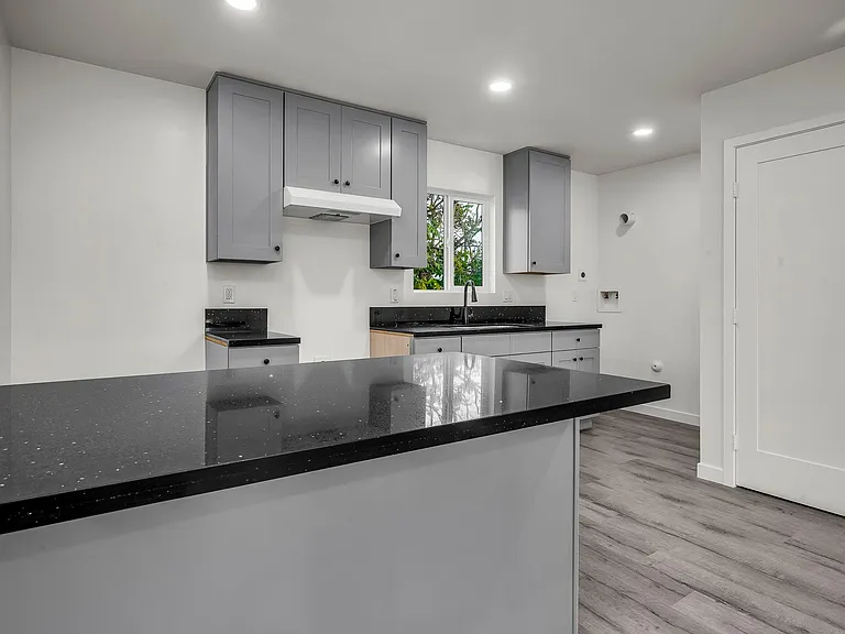 5846 Denver Ave — Photo 16