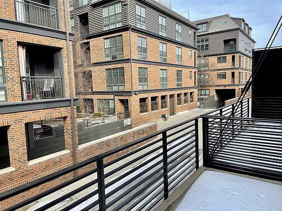5th image of 98 Normandy Ave #Townhouse 78